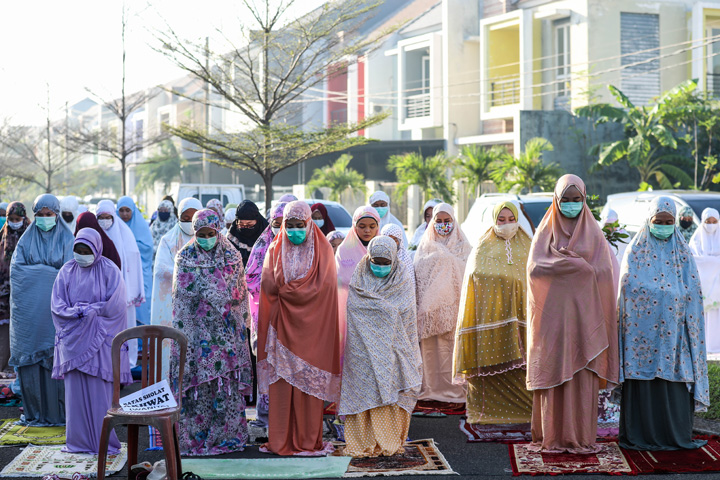 #ICPConcerned: Global Images for Global Crisis