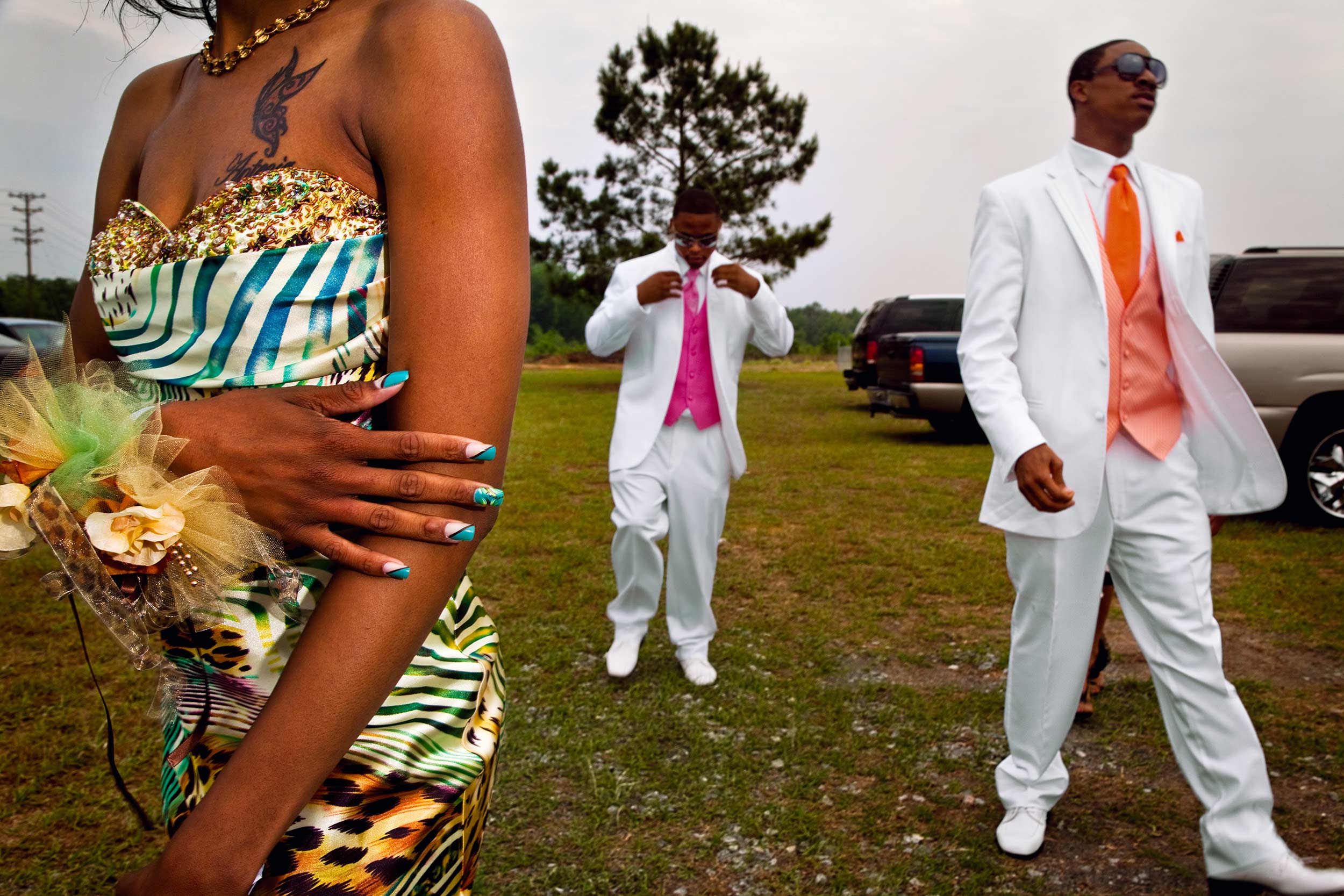 Gillian Laub, Seniors arriving at the first integrated prom, Lyons, Georgia, 2010. © Gillian Laub, Courtesy of Benrubi Gallery Gillian Laub, Seniors arriving at the first integrated prom, Lyons, Georgia, 2010. © Gillian Laub, Courtesy of Benrubi Gallery