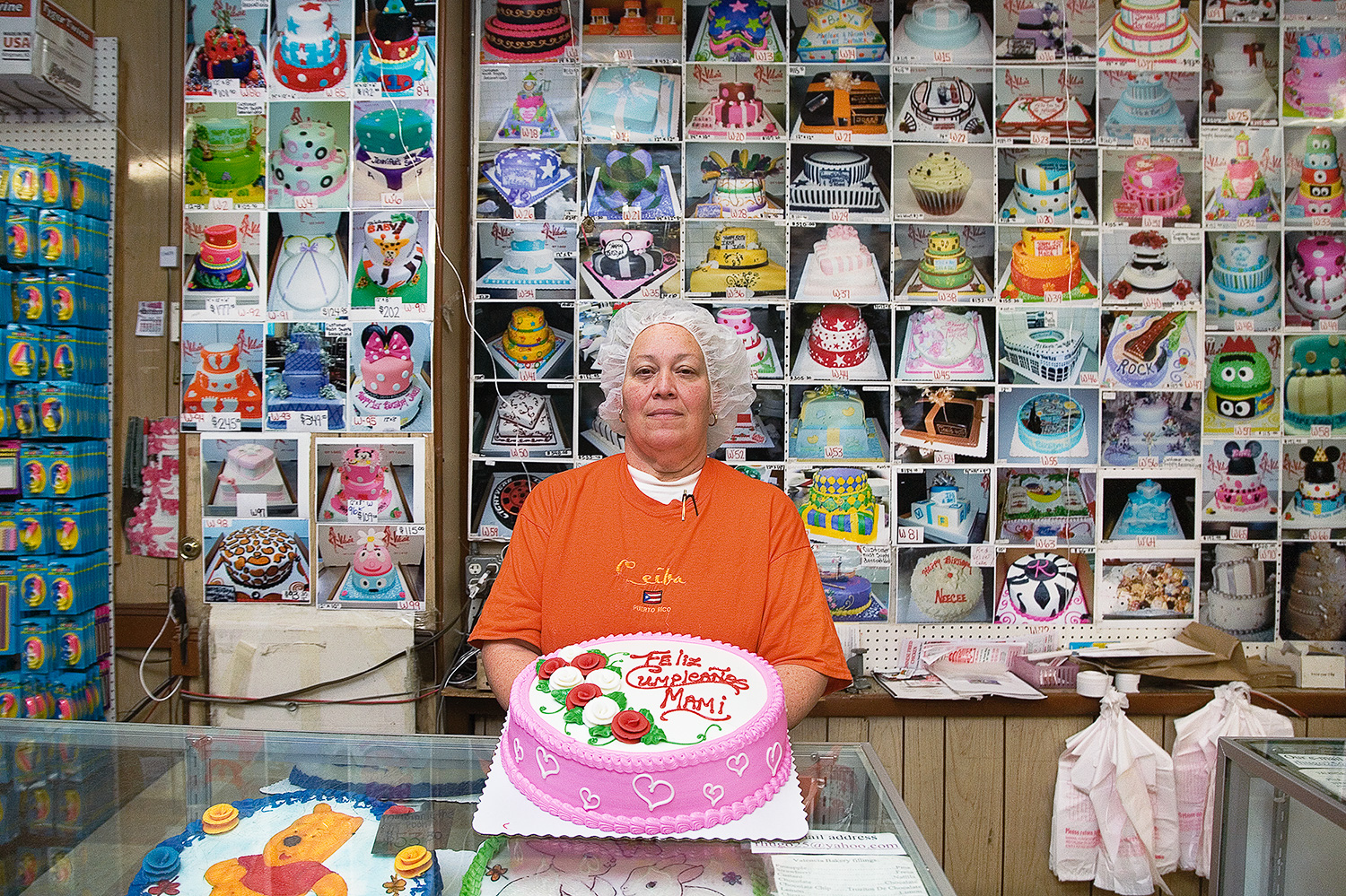 Valencia Bakery: head decorator Nancy, from Martine Fougeron's "The South Bronx Trades" project (2012) © Martine Fougeron Valencia Bakery: head decorator Nancy, from Martine Fougeron's "The South Bronx Trades" project (2012) © Martine Fougeron
