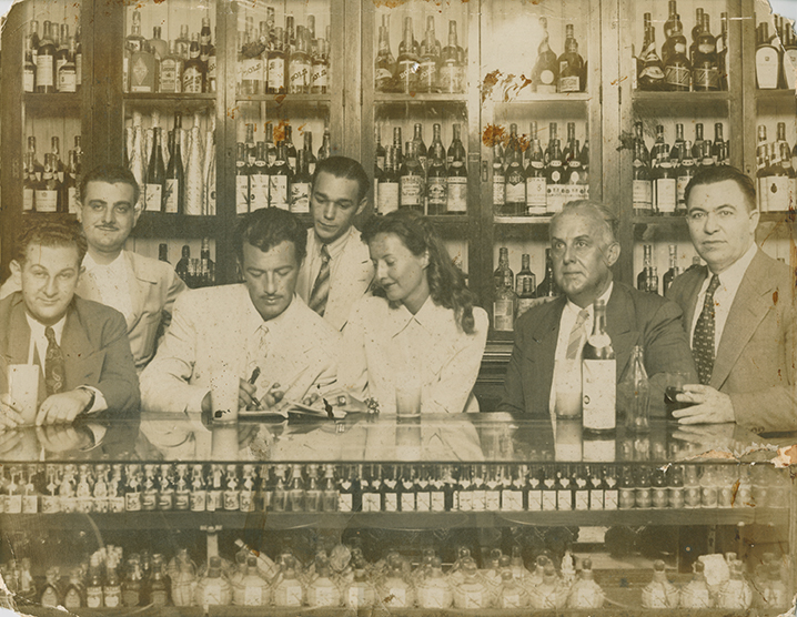 Unidentified photographer, Hollywood actors Barbara Stanwyck and Robert Taylor at the Sloppy Joe's bar, Havana, 1950s. Collection of Vicki Gold Levi. Unidentified photographer, Hollywood actors Barbara Stanwyck and Robert Taylor at the Sloppy Joe's bar, Havana, 1950s. Collection of Vicki Gold Levi.