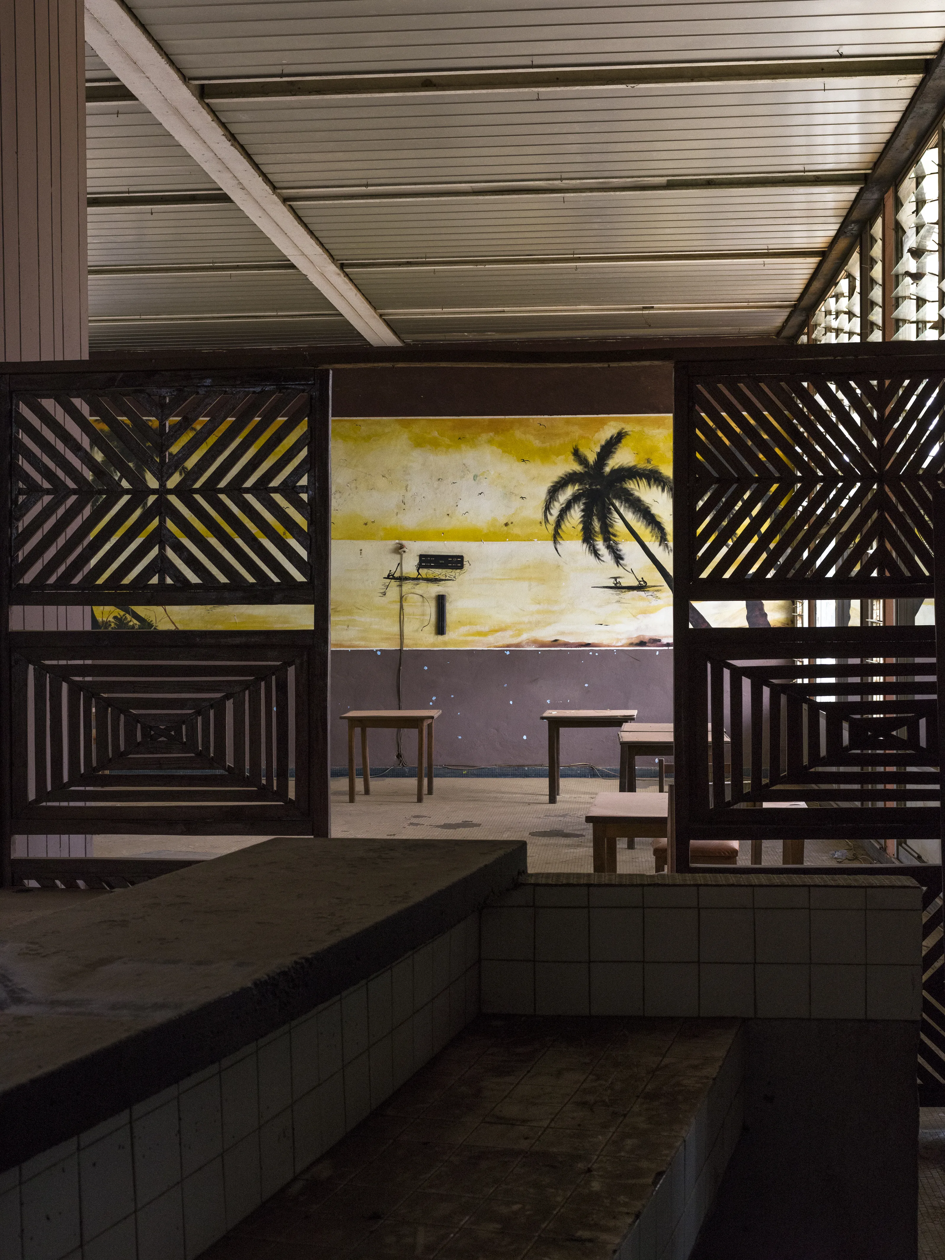 François-Xavier Gbré, Salon VIP, gare de Bouaké, from the series Radio Ballast, 2024 ©  François-Xavier Gbré, ADAGP, Paris, 202