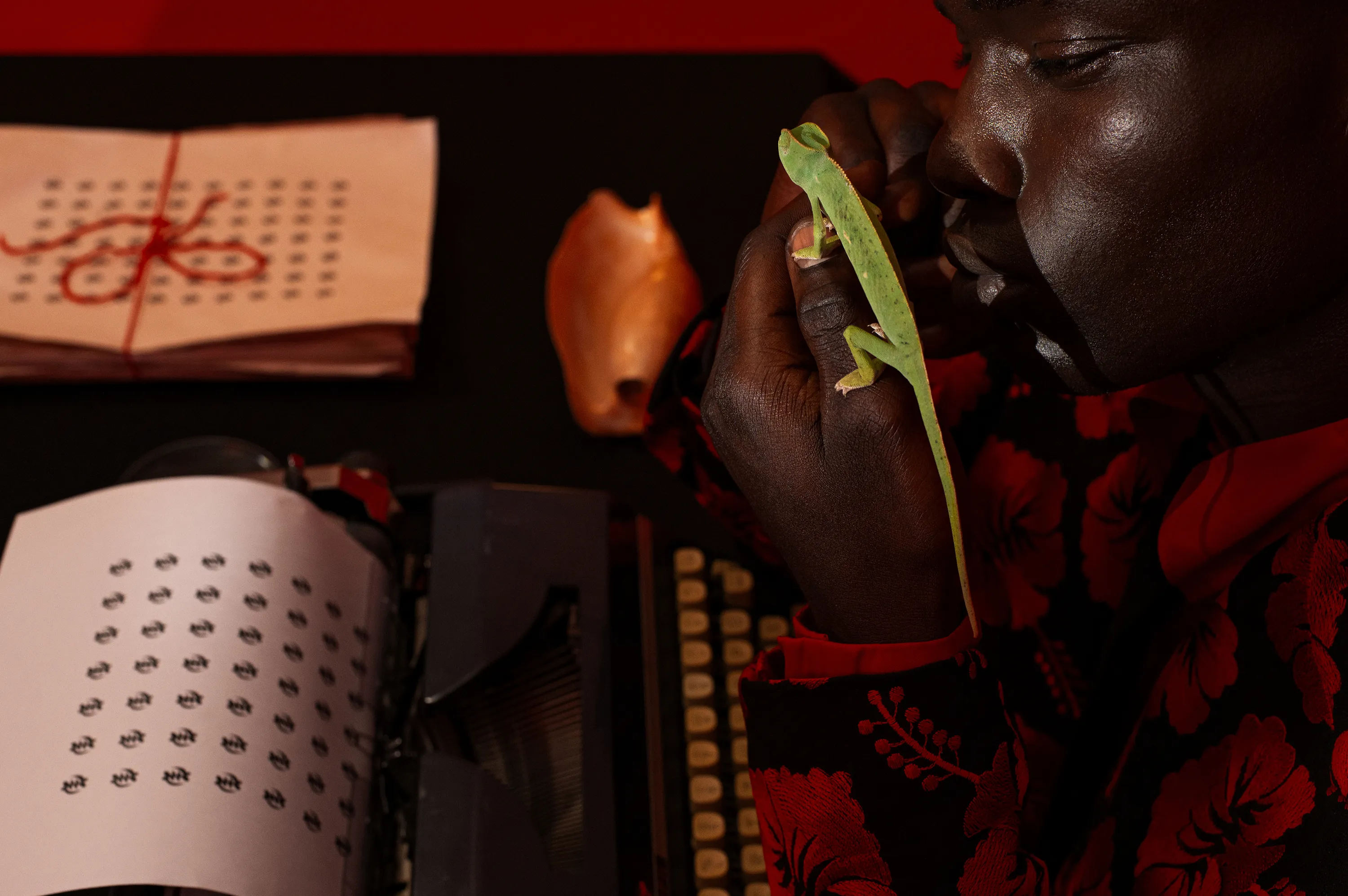 Nuits Balnéaires, Le Messager 14, from the series Eboro, 2025 © Nuits Balnéaires