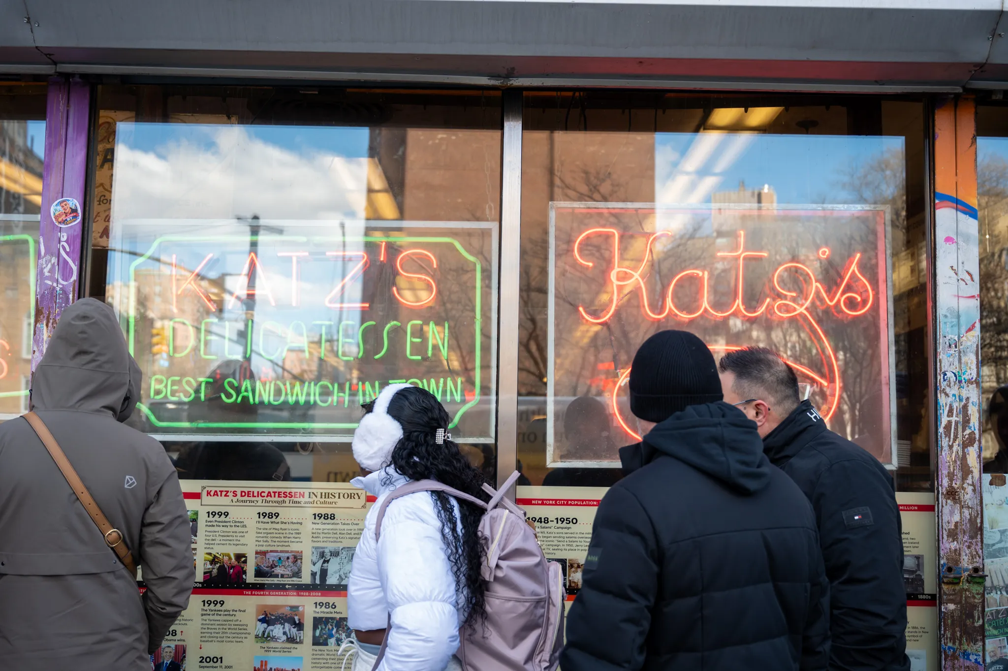 People waiting in line at Katz Delicatessen. Image credits: Yuvan Kumar