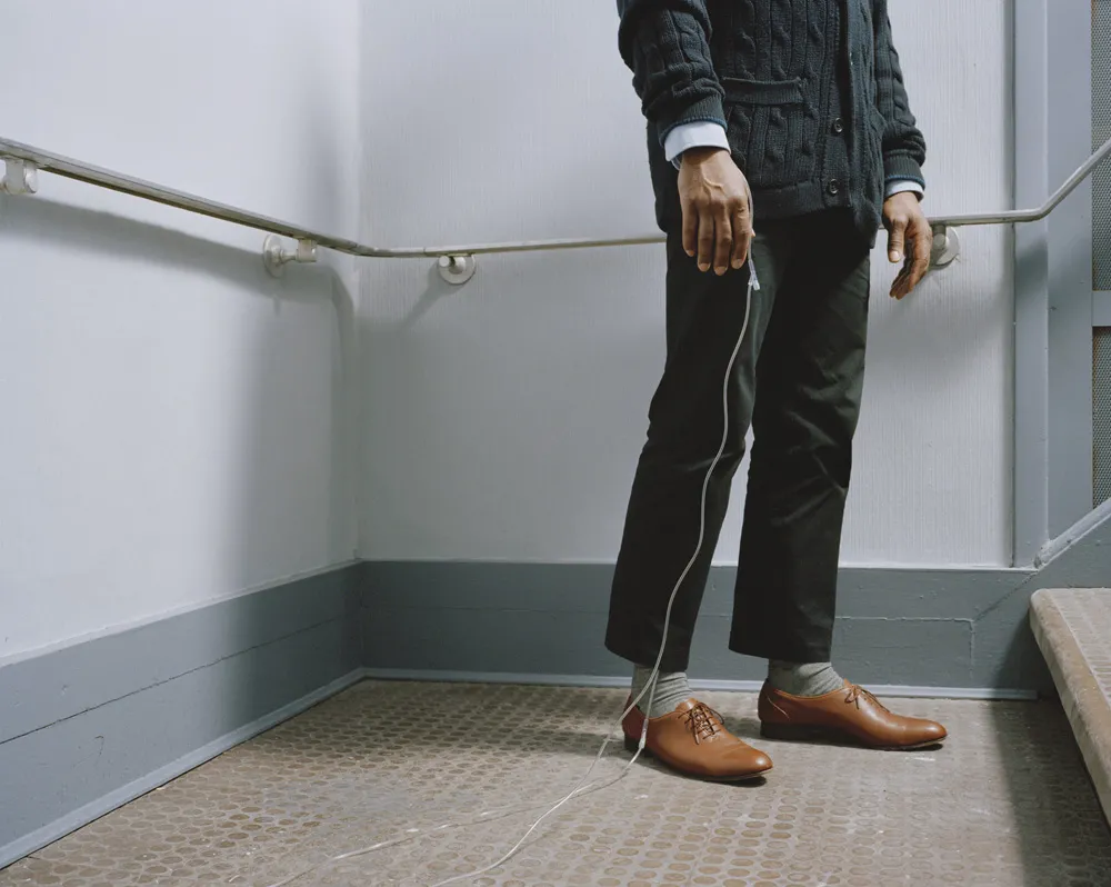A picture of a persons legs.