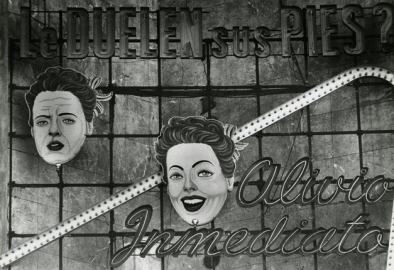 An advertisement in Spanish.