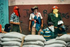 Muchachos await the counterattack by the National Guard. Matagalpa, Nicaragua. © Susan Meiselas/Magnum Photos