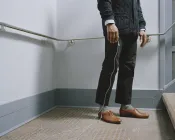 A picture of a persons legs.