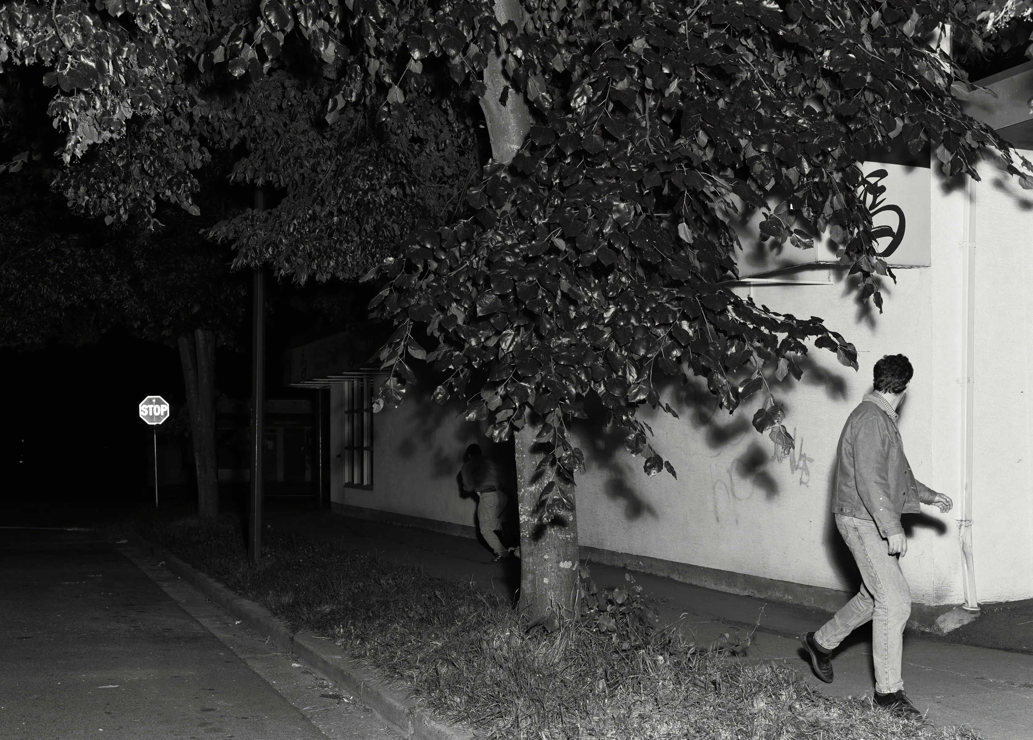  Jeff Wall, Passerby, 1996