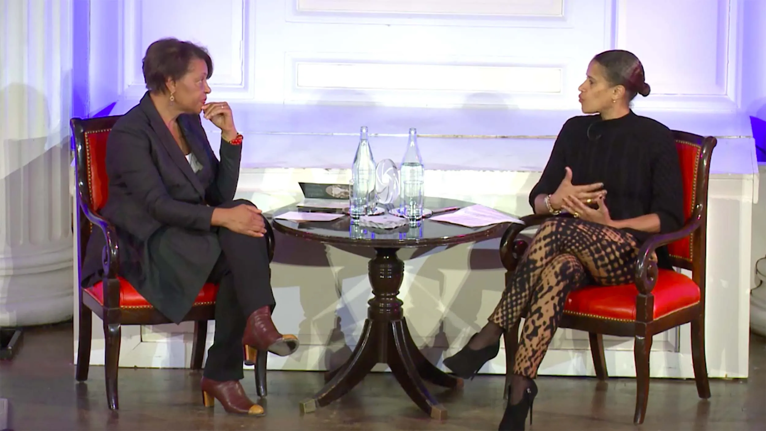 Two woman talking while sitting.