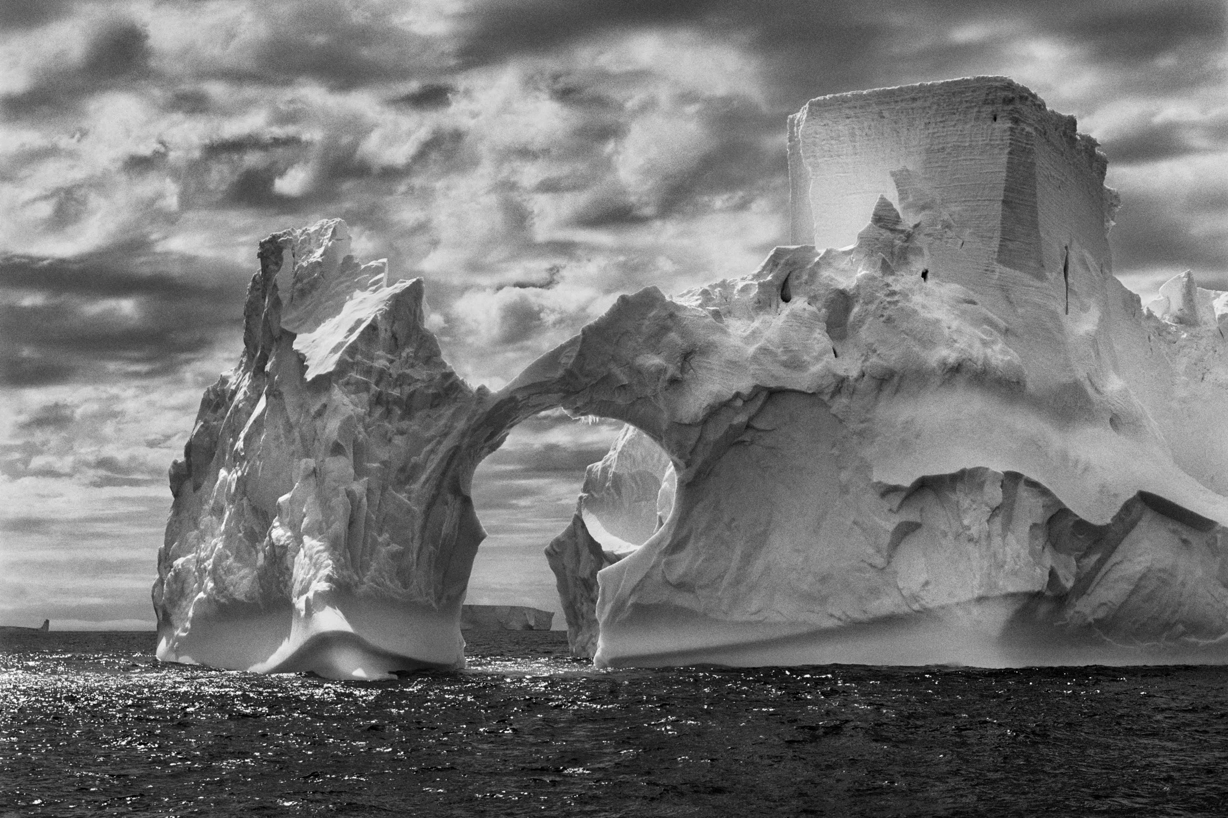 セバスチャンサルガト　SEBASTIAO SALGADO:GENESIS(H) Sebastião Salgado. Genesis, pocket-sized. TASCHEN Books