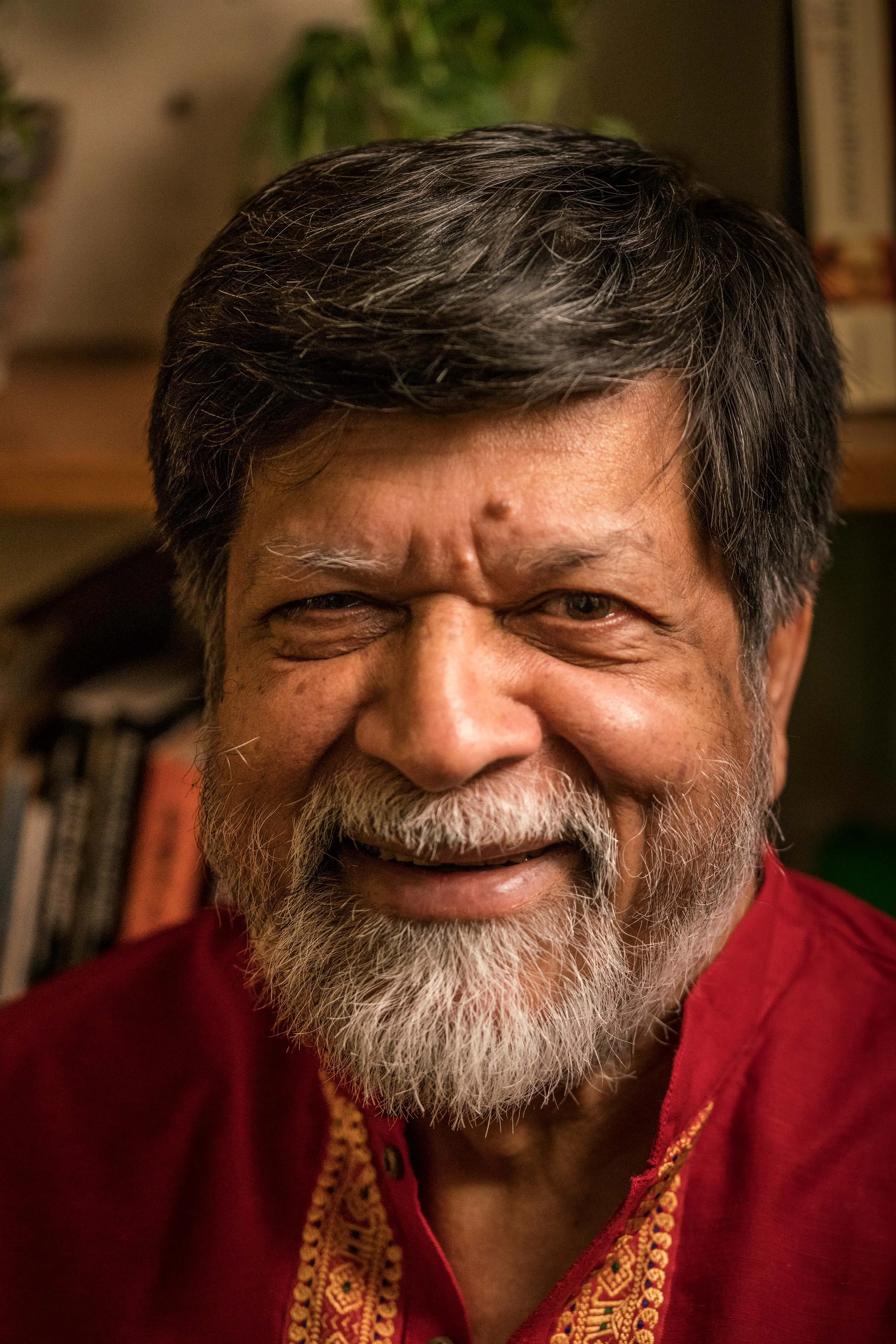 A picture of a smiling man.